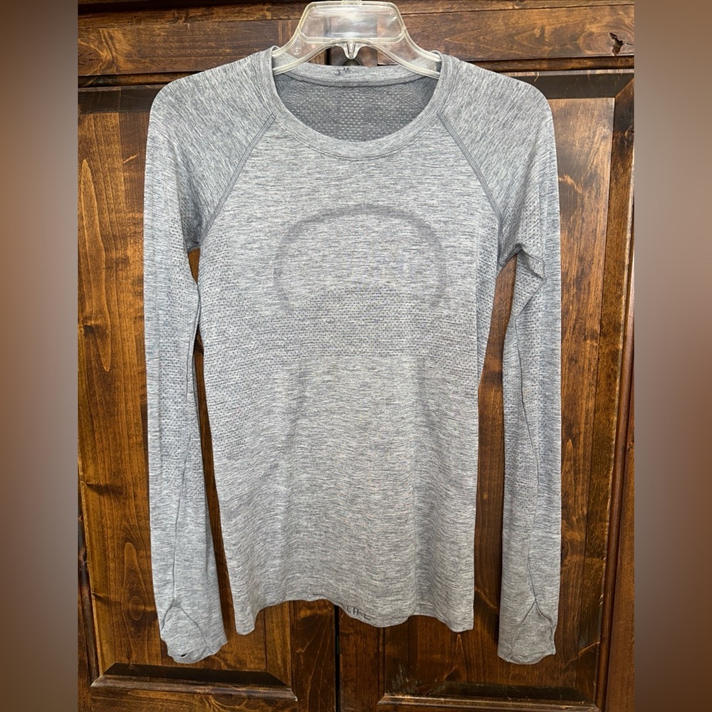 Women’s Lululemon Swiftly Tech Long Sleeve Crew Gray Size 6 Lightweight